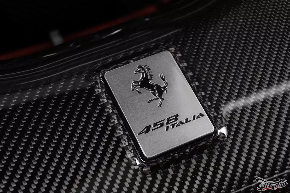 Ferrari 458 Italia. Изготовили подкапотное оформление из карбона!